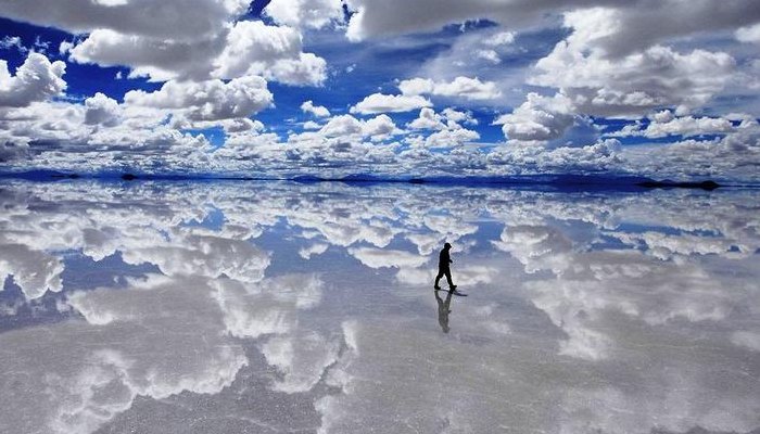 乌尤尼盐湖（乌尤尼盐湖天空之镜的最佳观赏时期）
